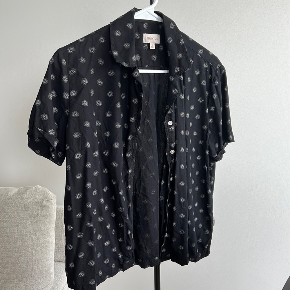 Cute button up! Light weight (missing button)